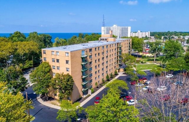 1 bed, 1 bath, 650 sqft, $999, Unit 702-R