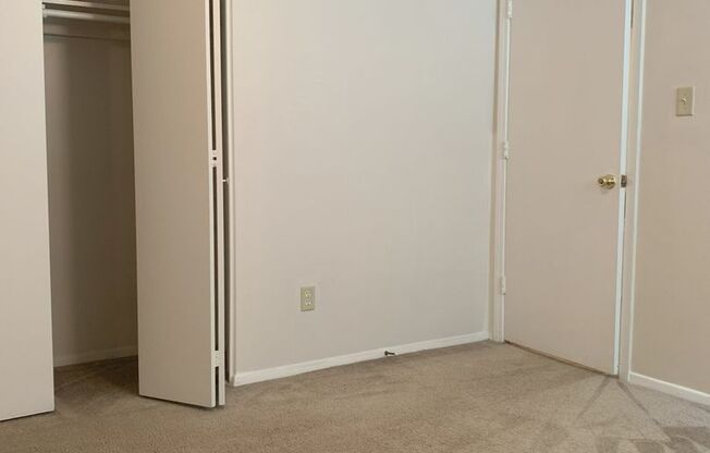2 beds, 1 bath, 700 sqft, $880, Unit 9022