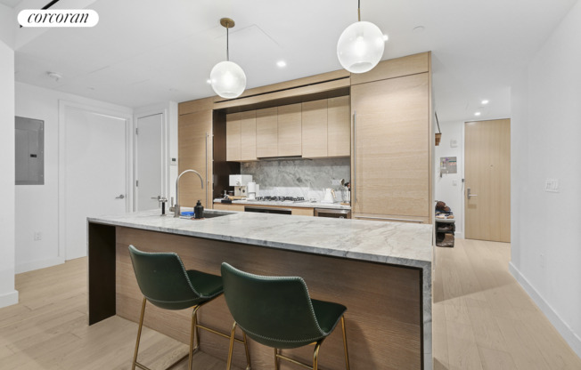 215 W 28 ST