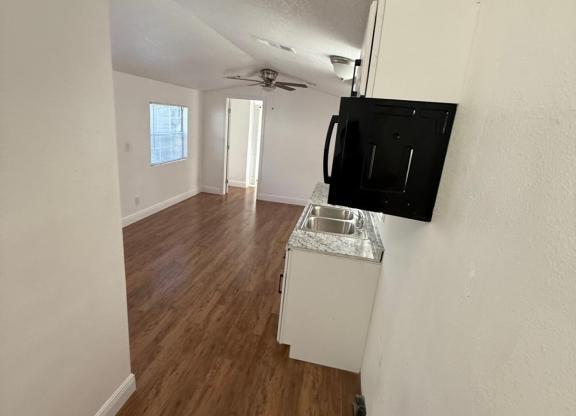 2 beds, 1 bath, $1,375