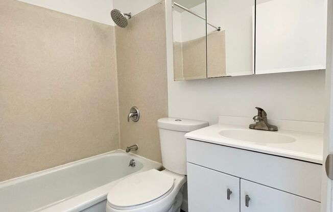 Studio, 1 bath, 370 sqft, $1,475, Unit 404