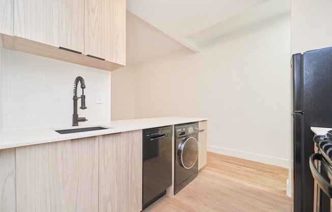 2 beds, 1 bath, $5,700, Unit 44