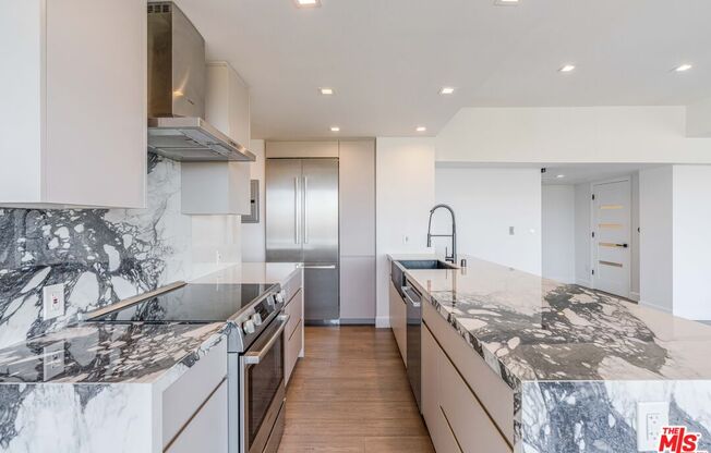 2 beds, 2.5 baths, 1,372 sqft, $6,495, Unit 1812