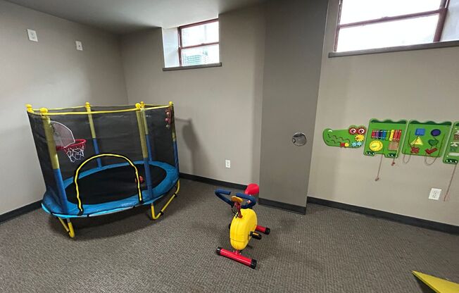 2 beds, 2 baths, 890 sqft, $1,245, Unit 2027-302