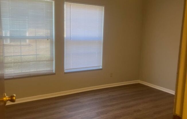 2 beds, 2 baths, 950 sqft, $1,150