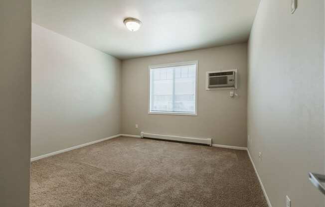 Diamond Bend Apartments | Master Bedroom