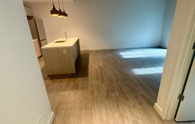 1 bed, 1 bath, 781 sqft, $2,565, Unit 323