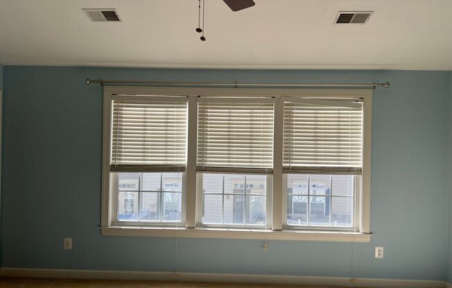 3 beds, 2.5 baths, $3,000