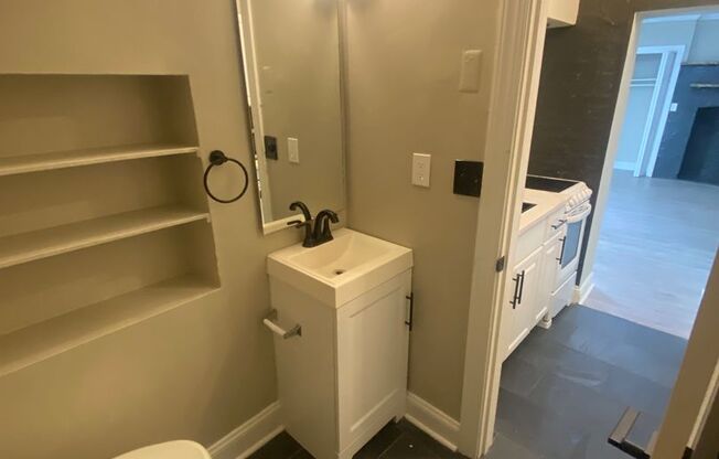 Studio, 1 bath, 307 sqft, $1,125, Unit 1R