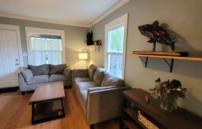 2 beds, 1 bath, $2,995