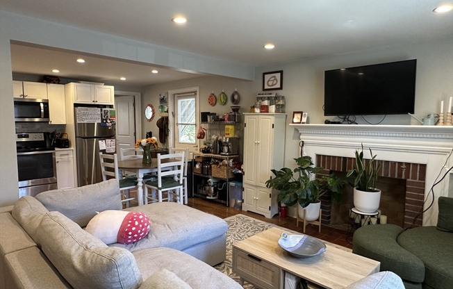6 Hazelmere Rd.