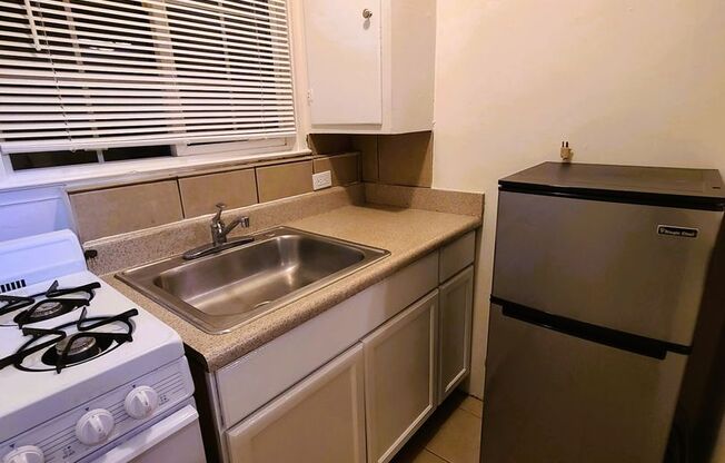 1425 MacArthur Blvd (aka 1425 Grand Ave)