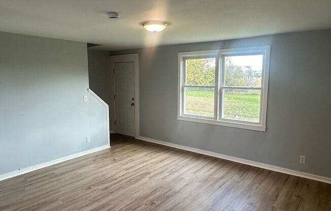 3 beds, 1 bath, $1,550, Unit 65