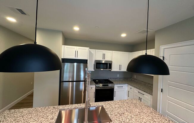 2 beds, 2 baths, 1,218 sqft, $2,725, Unit L31