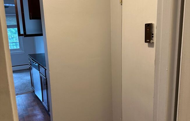 2 beds, 1 bath, 840 sqft, $1,495, Unit 201 (R)