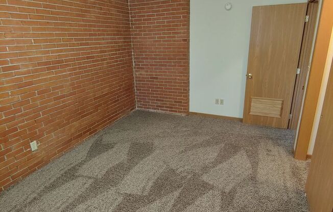 2 beds, 1 bath, 775 sqft, $1,015, Unit 1239-12