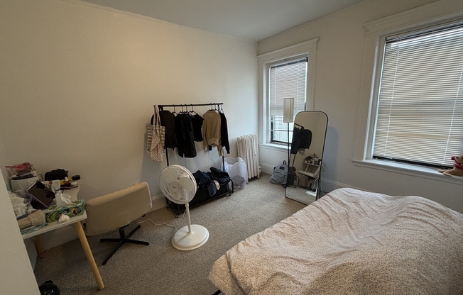 2 beds, 1 bath, $3,100, Unit 20