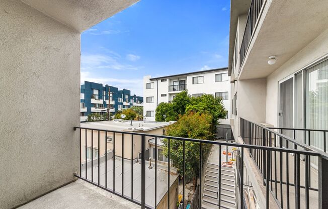 1 bed, 1 bath, 670 sqft, $2,300, Unit 220