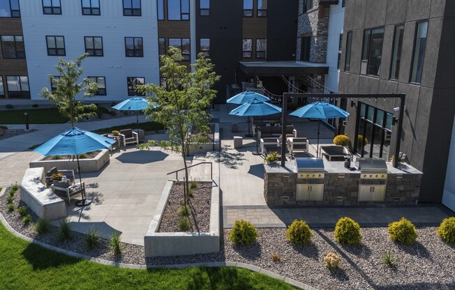 The Earl Apartments South Patio