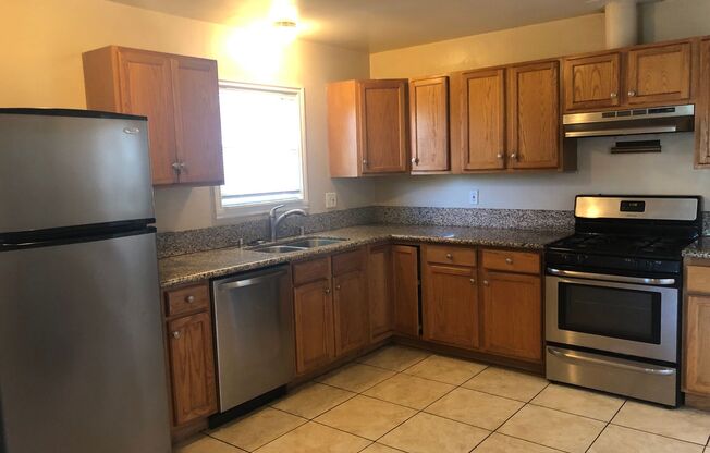 *ALL UTILITIES INCLUDED* - Gorgeous Single Family Home Near Downtown Ventura!