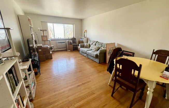 2443 N Murray