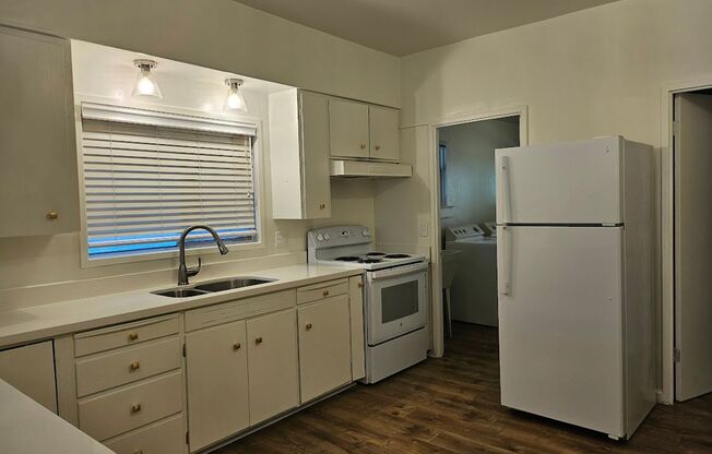 2 beds, 1 bath, $3,000