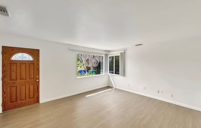 Stunning 3BD/1.5BA House in Clairemont Mesa W/ Central A/C, Covered Patio, & Large Backyard!