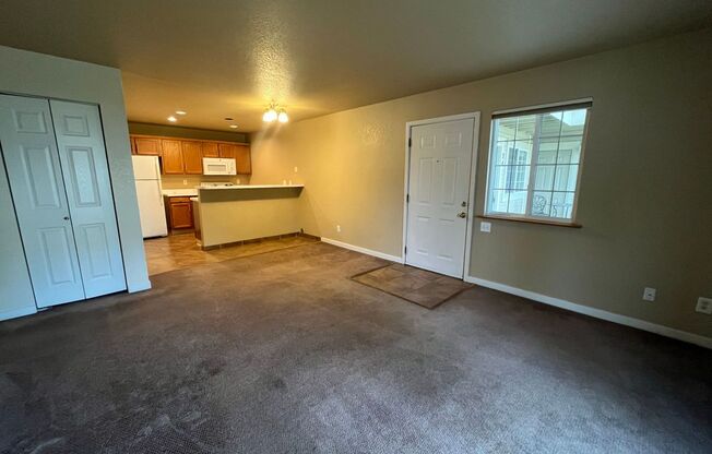 Great Condo Near Campus West