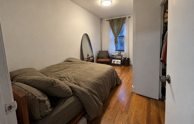 229 E 10 ST