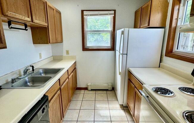 2 beds, 1 bath, $1,195, Unit 2