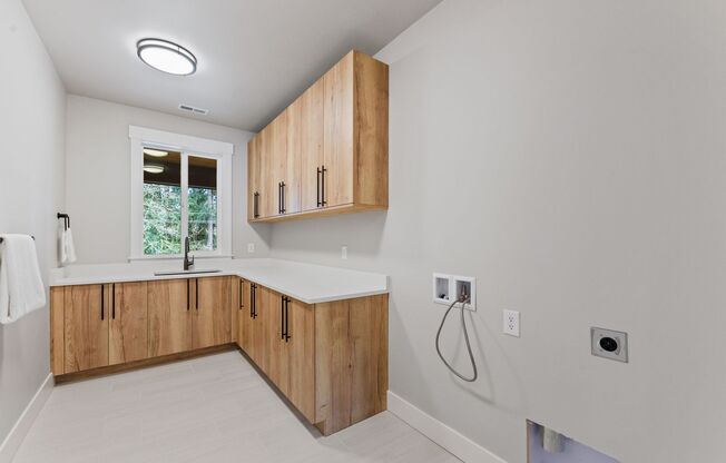 4 beds, 6 baths, $11,495