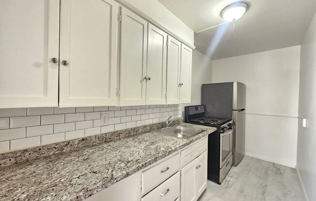 1 bed, 1 bath, 450 sqft, $850, Unit 2