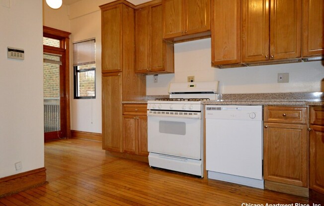 638 W Drummond Pl 20