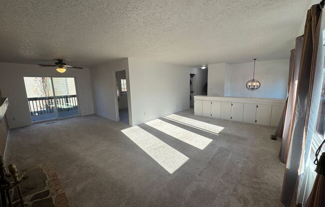 3 beds, 2 baths, 1,595 sqft, $2,525, Unit Upstairs