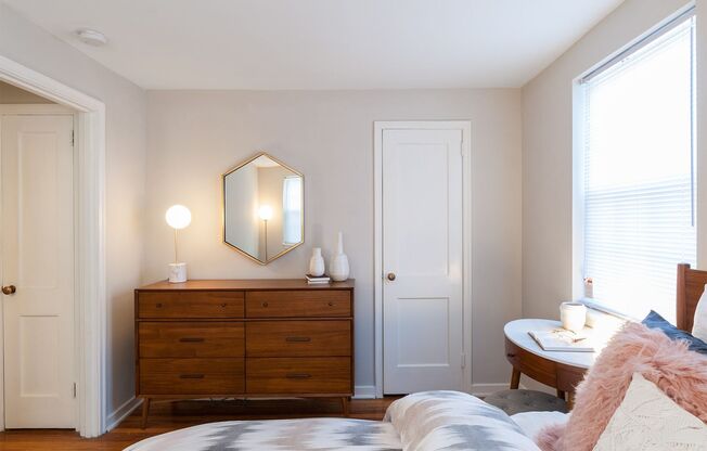 2 beds, 1 bath, 897 sqft, $2,335, Unit C-01