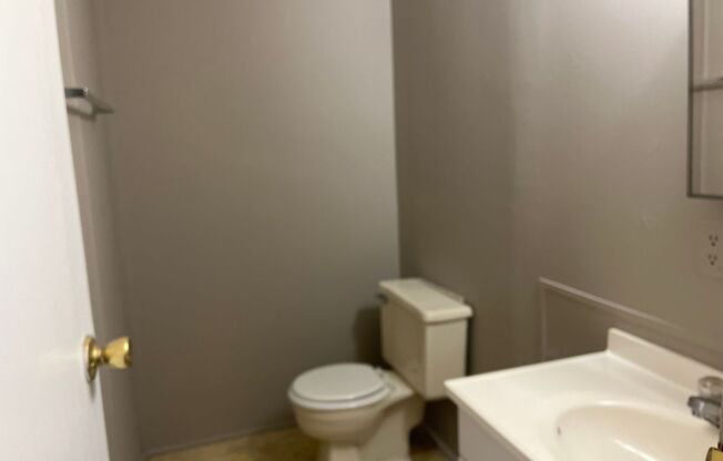 2 beds, 1 bath, $1,075, Unit UNIT A