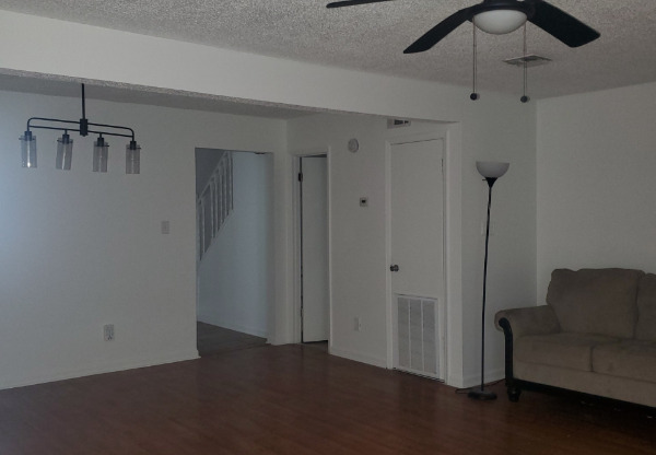 127 E PAMELA DR