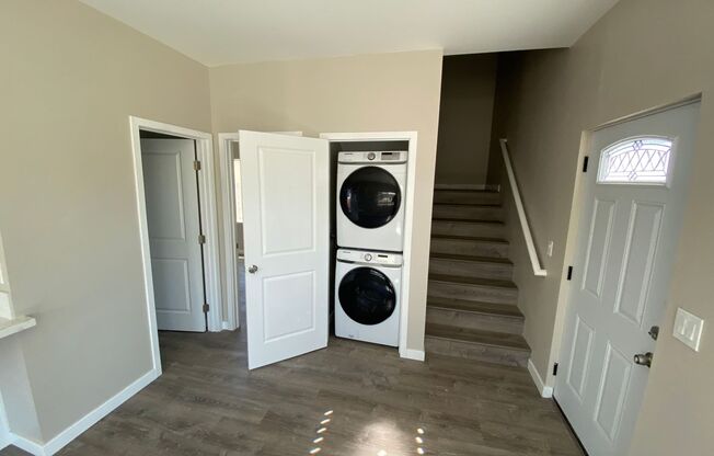 4BD/2BA on Art! Lots of Parking!