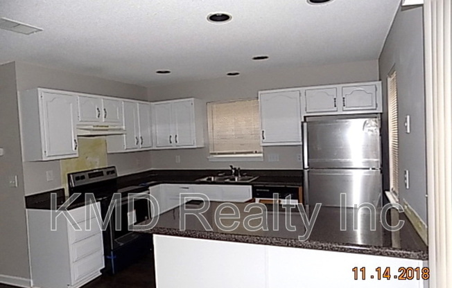 3 beds, 2 baths, $1,650