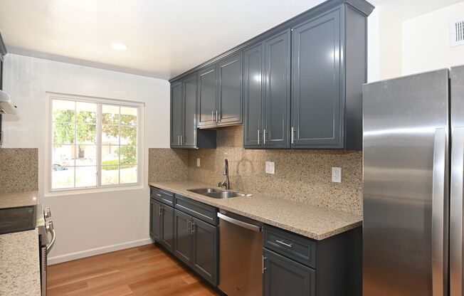 4/2 W/ AC near San Tomas Expwy & El Camino - Pet Friendly!!!