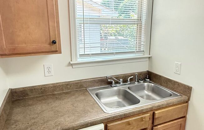 Four Bedroom Near Downtown Available for Pre-Lease!