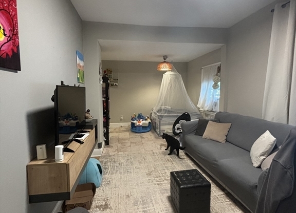 2 beds, 1 bath, 750 sqft, $2,400, Unit 202