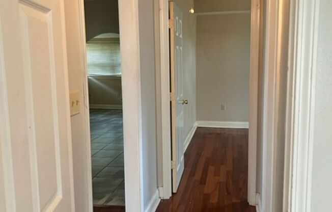 2 beds, 1 bath, $1,400