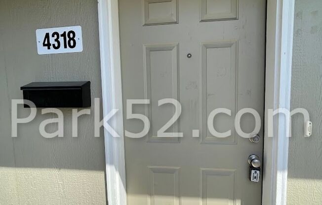 2 Bedroom 1 Bathroom Duplex in Tacoma- 4318 S Alder St