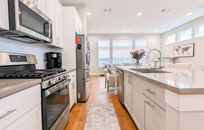 2204 Beall St **Ask about our NO CASH DEPOSIT option!**