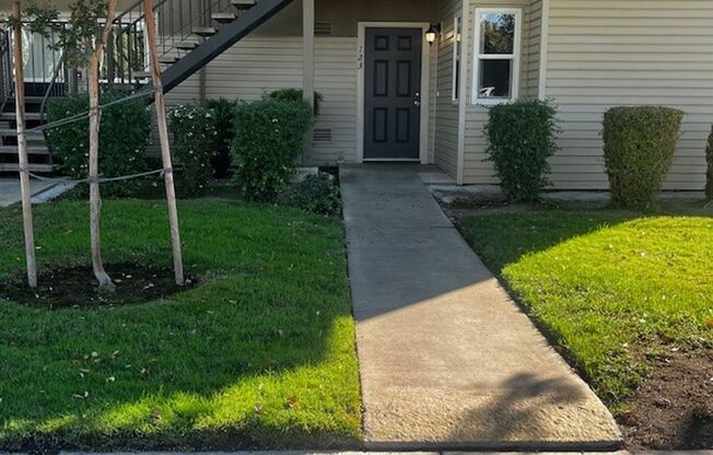 2 beds, 2 baths, 900 sqft, $2,005, Unit 123