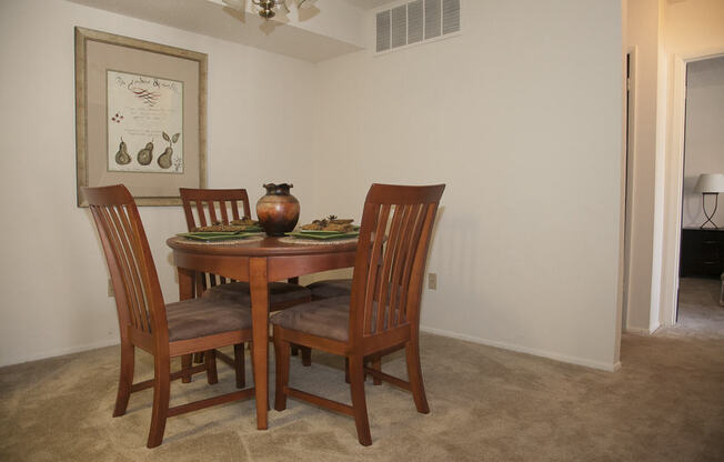 2 beds, 1 bath, 802 sqft, $900, Unit 015F