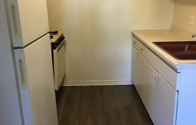 1 bed, 1 bath, 550 sqft, $775, Unit 23