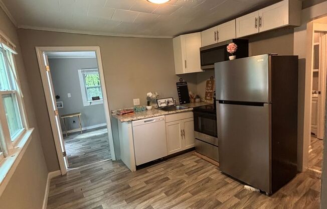 Spacious 3-Bed Home $1300