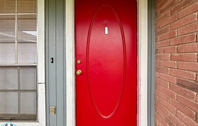 Cute & Cozy Duplex Nestled in a Prime Location, just five minutes from I35!